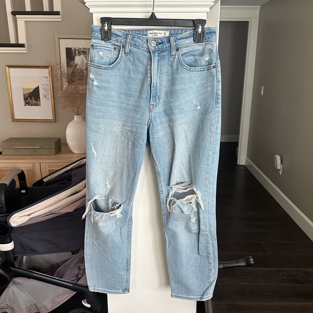 Abercrombie the mom high rise jeans, 26 Short